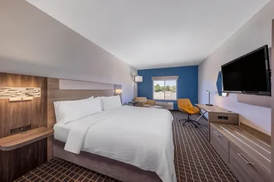 Holiday Inn Express & Suites Pittsburg 피츠버그 주립대학 주변 호텔