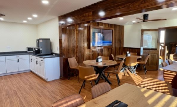 Americas Best Value Inn-Wall