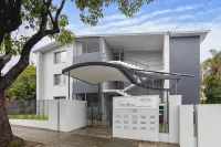 Malibu Apartments - Perth - parking