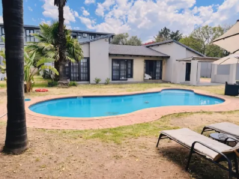 William Nicol Apartments by Monte la Vue Hotels Hotels near Montecasino