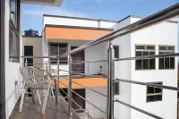 2 Bed Furnished Apartment - Wifi Aircon Parking Hotels in Kwashieman