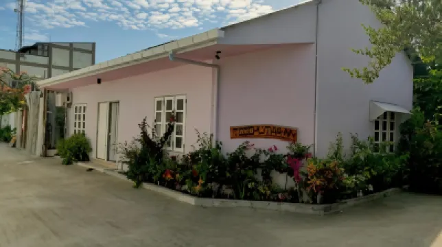 Moodhumaa Inn Hotels near Cocoa Corner Dive Site