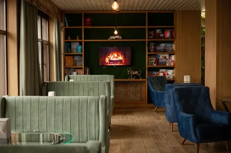 Отель AltynEcoPark Отели рядом с достопримечательностью «Монумент "Казахский народ"»