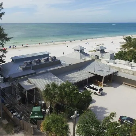 BEST LOCATION! NORTH END OF ANNA MARIA, FL STEPS TO BEACH & DINING - UPPER UNIT