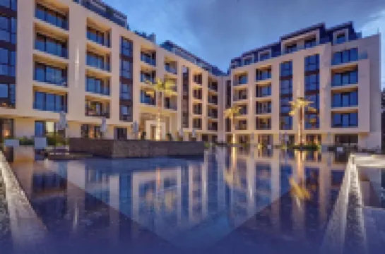 อาซูร์ พรีเมียม รีสอร์ท โรงแรมใน