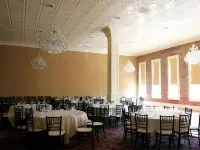 ذا جراند هوتل فنادق في ماككيني