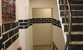 The Lola Hotel