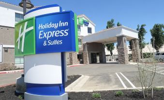 Holiday Inn Express & Suites Brentwood