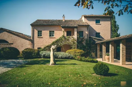 Tenuta Santi Giacomo e Filippo Отели в г. Монтегридольфо