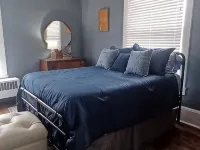 Charming 2-bedroom apartment in quiet downtown neighborhood in Petersburg Hotels in Grant County
