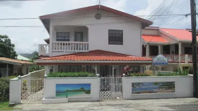 Tropical Breeze Vacation Home and Apartments Hotel di 