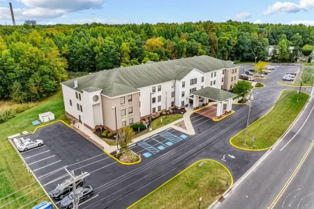 Holiday Inn Express & Suites Carneys Point - Pennsville