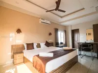 Oak Field Inn Hotels near Subhash Park