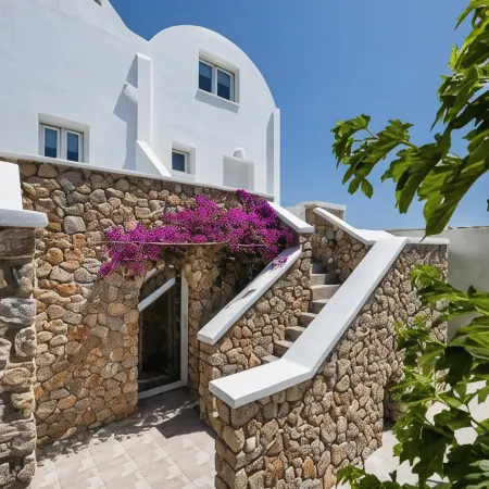 Aelia Luxury Suites Отели рядом с достопримечательностью «Пляж Монолитос»