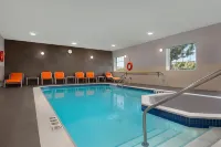 هوليداي إن إكسبرس هوتل آند سويتس باري بي آيتش جي فنادق في باري