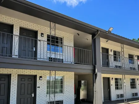 Super 8 by Wyndham Picayune