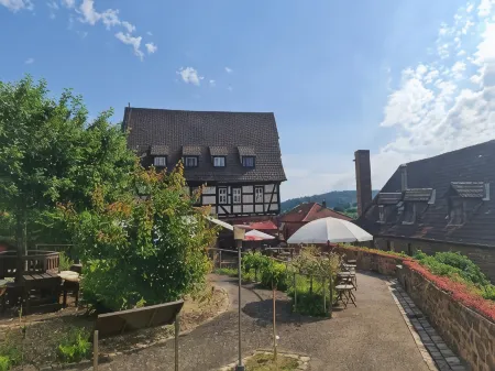 Hotel & Café Schachtenburg Отели в г. Лаутербах