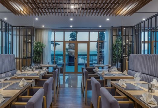 3. 힐튼 가든 인 ..