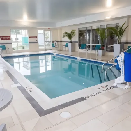 TownePlace Suites Pittsburgh Harmarville Отели рядом с достопримечательностью «Fox Chapel Golf Club»