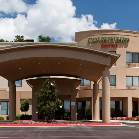 Courtyard Chico Отели рядом с достопримечательностью «Университет штата Калифорния»