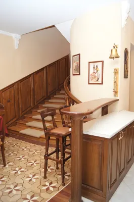 朝代公寓飯店 Собор во имя Александра Не??вского附近的飯店