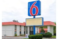 Motel 6 Palestine, TX