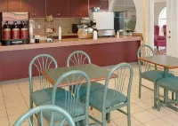 Quality Inn & Suites - breakfast