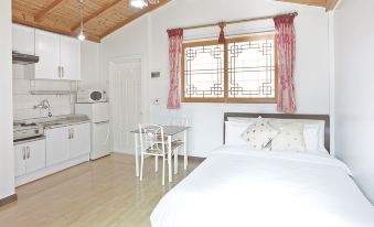 Taean (Anmyeondo) Secret Garden Pension