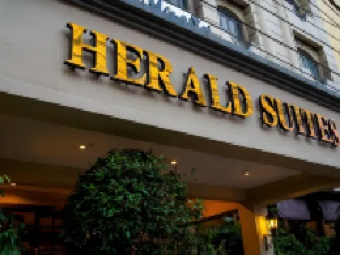 ヘラルド スイーツ マカティのホテル