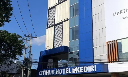Citihub Hotel @Kediri Отели в г. Ngasem