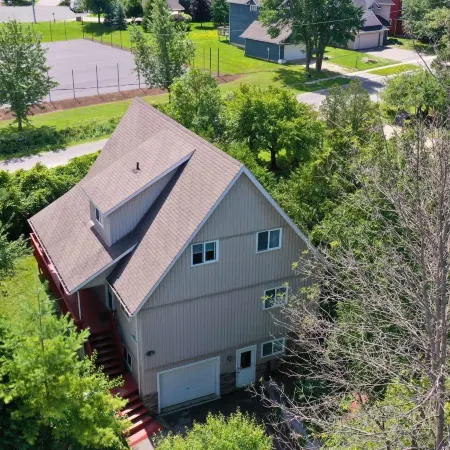 5 Bedrooms, Mountain Views, Steps from Blue Mountain Village, Hot Tub, BBQ