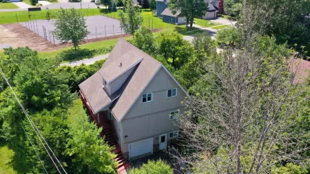 5 Bedrooms, Mountain Views, Steps from Blue Mountain Village, Hot Tub, BBQ