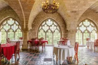 Château de Hattonchâtel Hôtels à : Fresnes-en-Woëvre