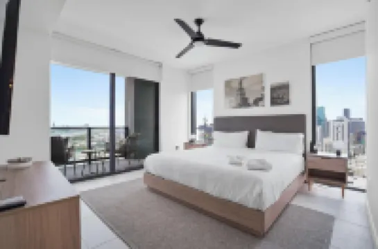 สไตลิช อพาร์ตเมนต์ วิธ พาร์เชียล โอเชียน วิวส์ อิน ดาวน์ทาวน์ โรงแรมใน