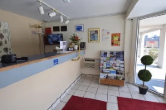 Knights Inn Oswego East