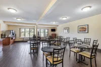 Quality Inn & Suites Lawrence - University Area - breakfast