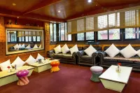 Shangri-la Boutique Hotel - Hostels