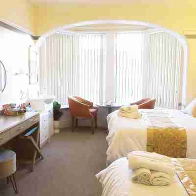 OYO Lily Hotel Blackpool Rooms
