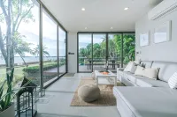 Exclusive Sandbox Beachfront Villa