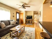 Charming 2-bedroom cottage in beautiful Colorado Springs Hotels in Security-Widefield
