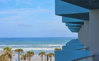 Sandy Toes!  A bright and vibrant studio condo in Daytona Beach FL Unit 418!