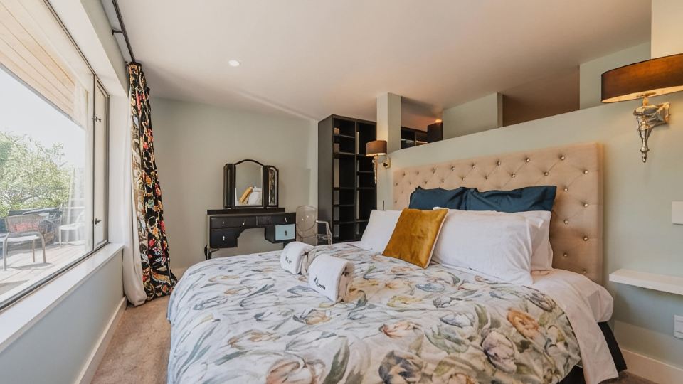 2BR Stay with Fireplace Hot Tub BBQ - Tasman
