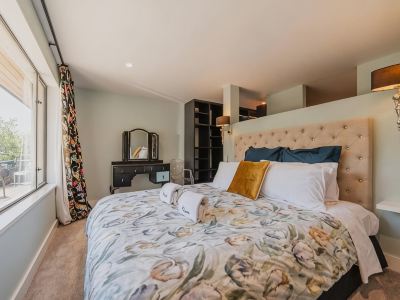 2BR Stay with Fireplace Hot Tub BBQ - Tasman