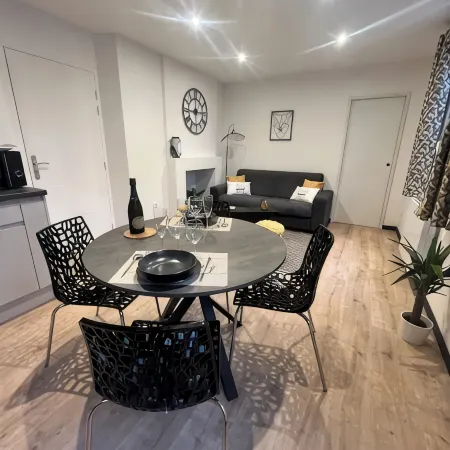 "Le meublé apartment with unlimited jacuzzi near Mont-Saint-Michel