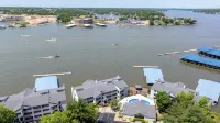 Bridgepointe ~Lakefront Condo with Stunning Main Channel Views & Private Deck! - 3성급