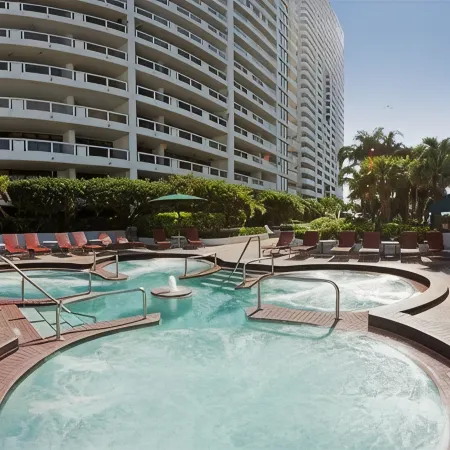 DoubleTree by Hilton Grand Hotel Biscayne Bay