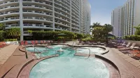 DoubleTree by Hilton Grand Hotel Biscayne Bay - Balkoner