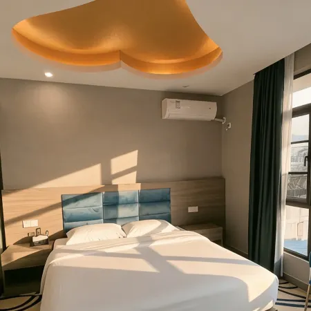 Shunhuage Hotel (Guilin University of Electronic Science and Technology Huajiang Campus Shop)