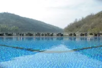 Dabie Mountain Shanxugu Host Spring Resort Hotel - Pools
