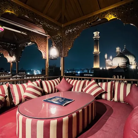 Hotel Aiwan-e-Shahi Отели рядом с достопримечательностью «Радж Гхат»